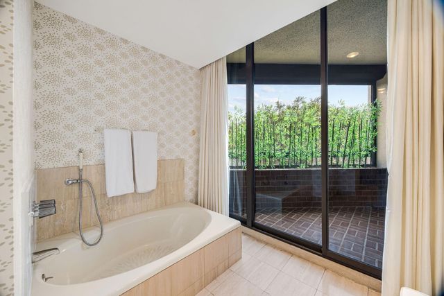 5555 Del Monte Drive 207, Houston, TX 77056