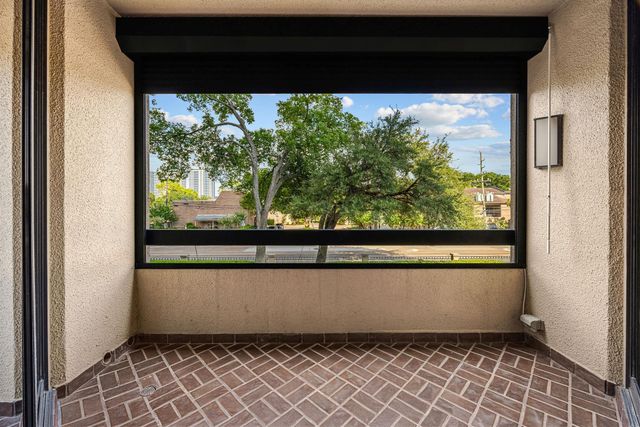 5555 Del Monte Drive 207, Houston, TX 77056