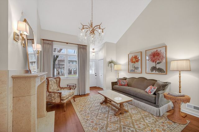 811 Burr Oaks Drive 1201, West Des Moines, IA 50266