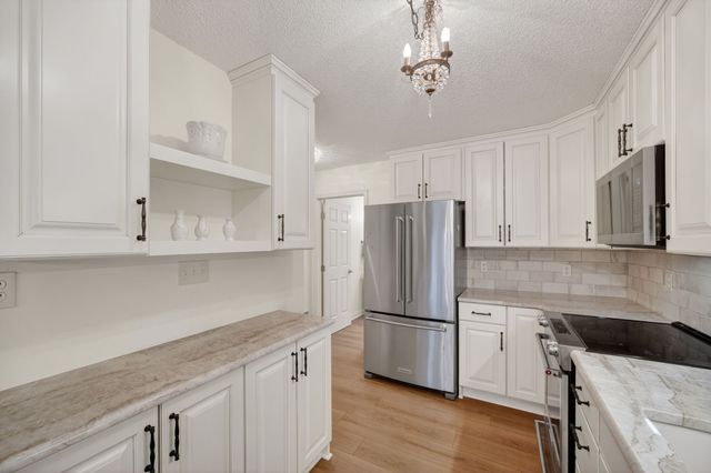 811 Burr Oaks Drive 1201, West Des Moines, IA 50266