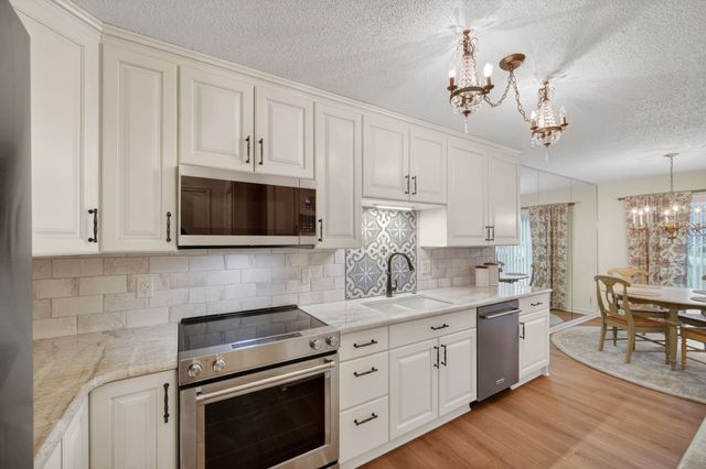 811 Burr Oaks Drive 1201, West Des Moines, IA 50266