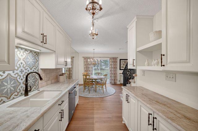 811 Burr Oaks Drive 1201, West Des Moines, IA 50266