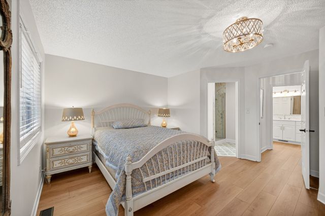 811 Burr Oaks Drive 1201, West Des Moines, IA 50266