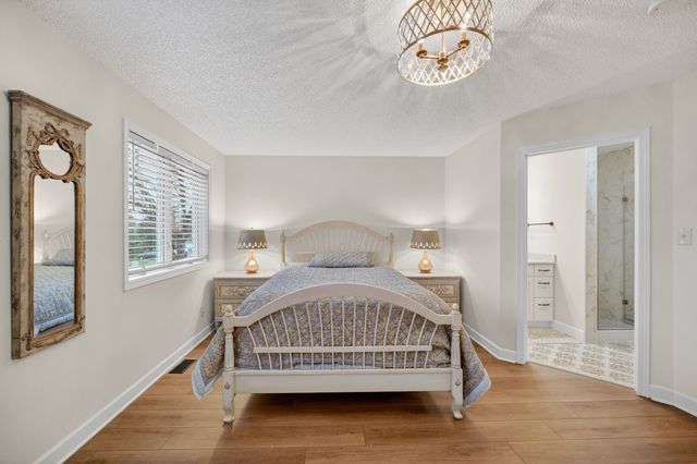 811 Burr Oaks Drive 1201, West Des Moines, IA 50266