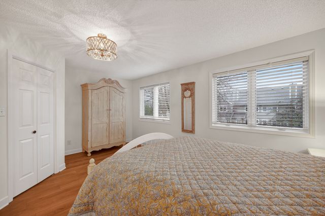 811 Burr Oaks Drive 1201, West Des Moines, IA 50266