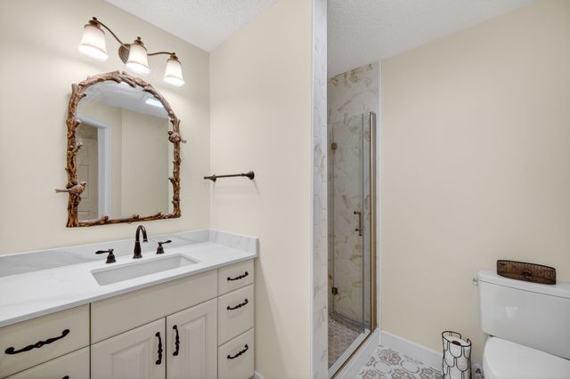 811 Burr Oaks Drive 1201, West Des Moines, IA 50266