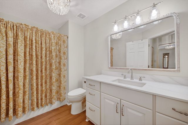 811 Burr Oaks Drive 1201, West Des Moines, IA 50266