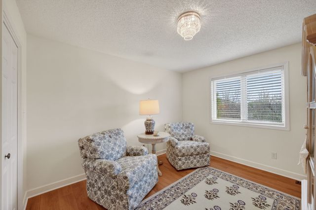 811 Burr Oaks Drive 1201, West Des Moines, IA 50266