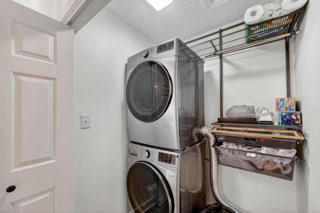 811 Burr Oaks Drive 1201, West Des Moines, IA 50266