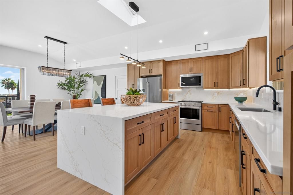 Image 4 of property listing at 5873 Madra Avenue, San Diego, CA 92120