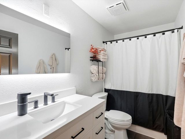 5239 W 13th Street Rd, Greeley, CO 80634