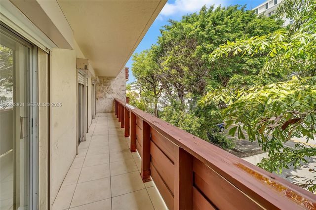 1205 Mariposa Avenue 307, Coral Gables, FL 33146