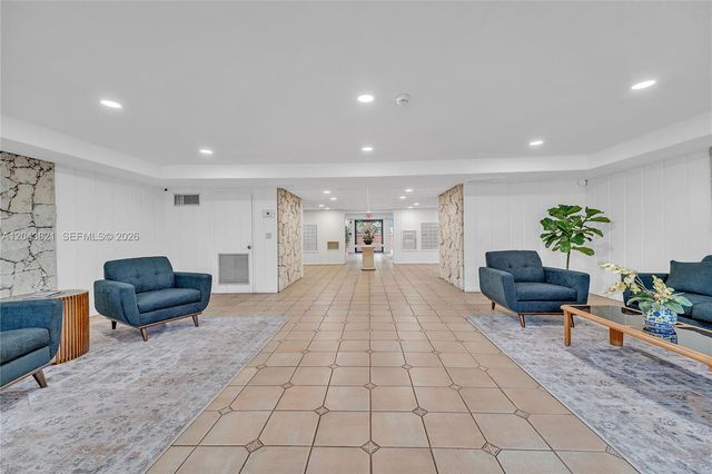 1205 Mariposa Avenue 307, Coral Gables, FL 33146