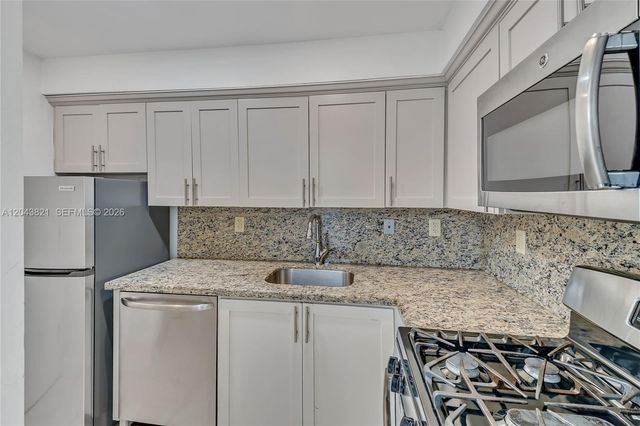 1205 Mariposa Avenue 307, Coral Gables, FL 33146