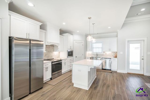128 Woodwinds Court, Kathleen, GA 31047