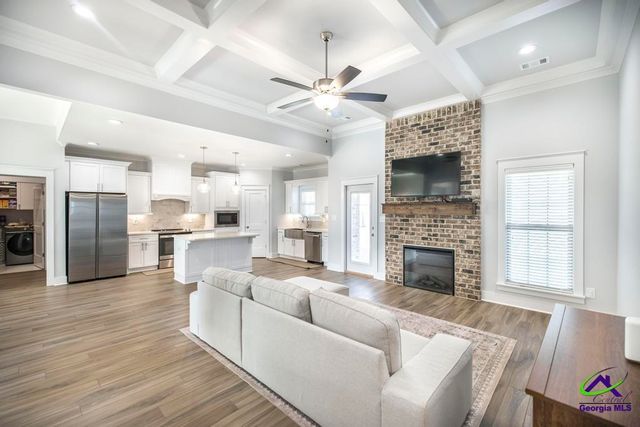 128 Woodwinds Court, Kathleen, GA 31047