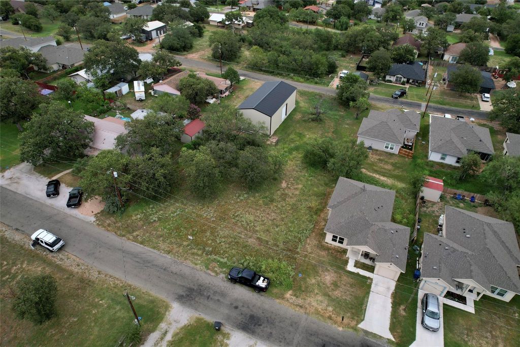 000 Forest TRL, Kingsland, TX 78639