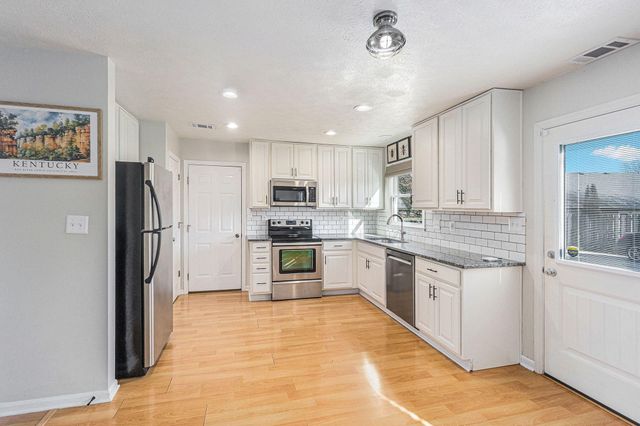 102 Chestnut Lane, Versailles, KY 40383