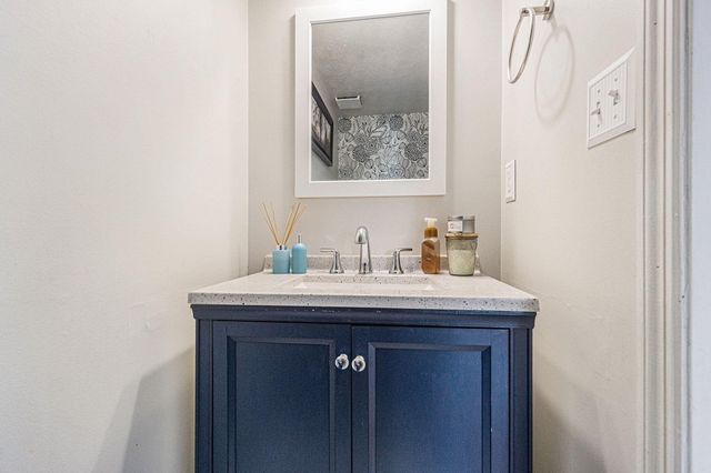 102 Chestnut Lane, Versailles, KY 40383