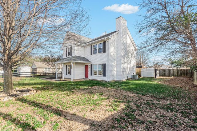 102 Chestnut Lane, Versailles, KY 40383