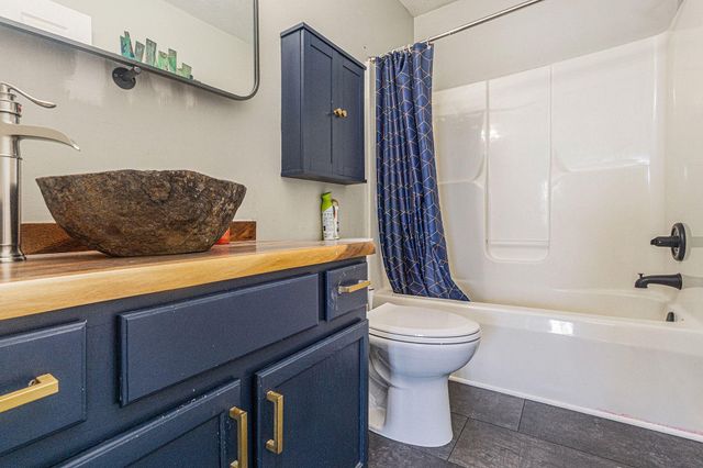 102 Chestnut Lane, Versailles, KY 40383