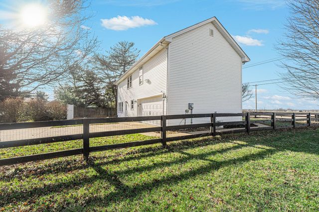 102 Chestnut Lane, Versailles, KY 40383