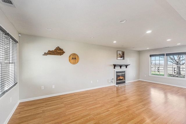 102 Chestnut Lane, Versailles, KY 40383