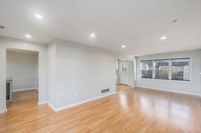 102 Chestnut Lane, Versailles, KY 40383