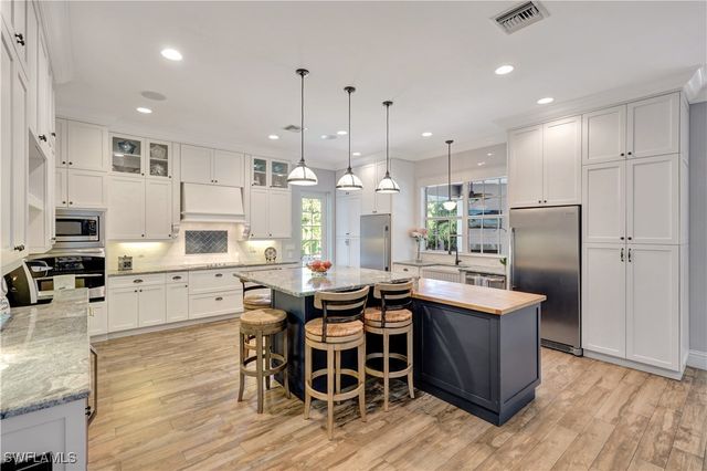 5288 Sand Dollar LN, Naples, FL 34103