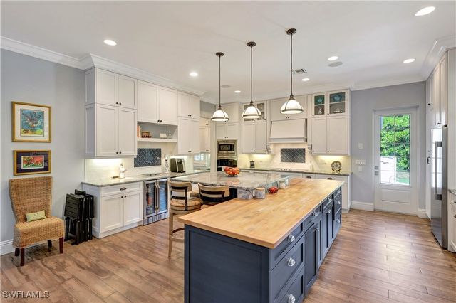 5288 Sand Dollar LN, Naples, FL 34103