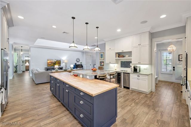 5288 Sand Dollar LN, Naples, FL 34103