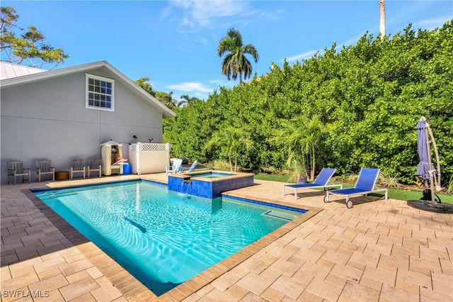 5288 Sand Dollar LN, Naples, FL 34103