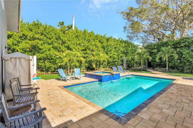 5288 Sand Dollar LN, Naples, FL 34103