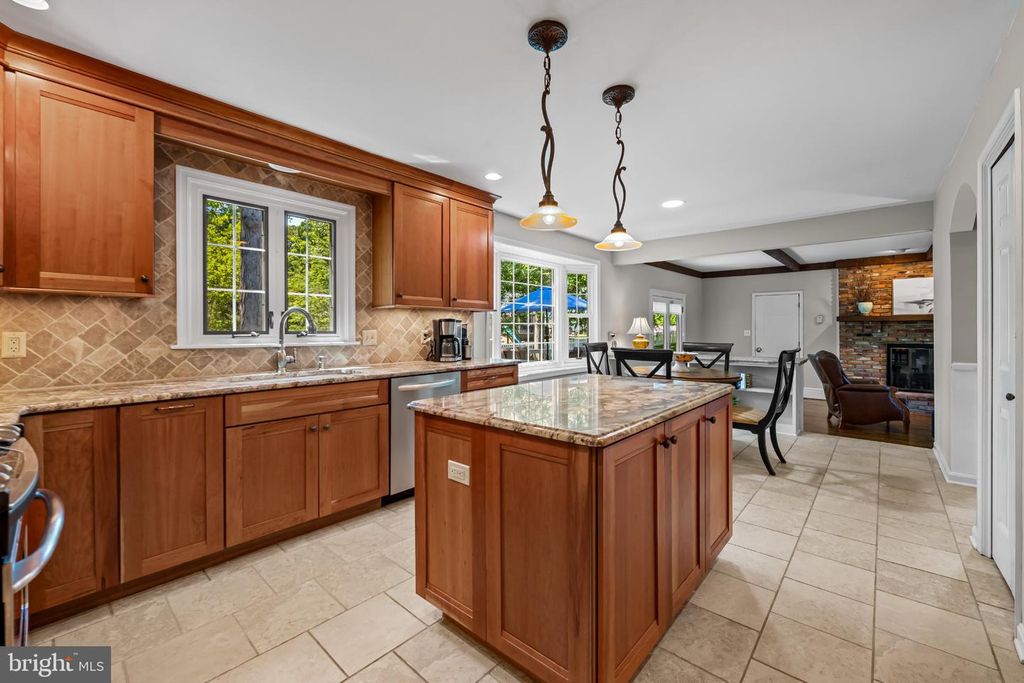 Image 11 of property listing at 467 YORKSHIRE DR, Severna Park, MD 21146