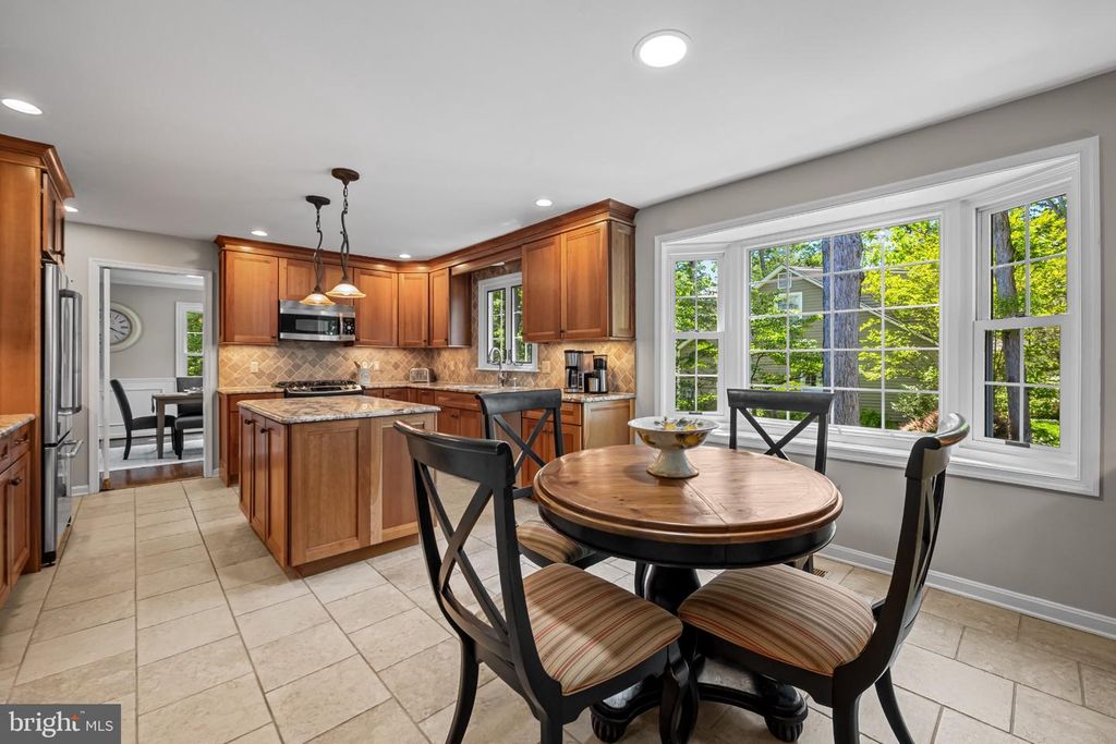 Image 12 of property listing at 467 YORKSHIRE DR, Severna Park, MD 21146