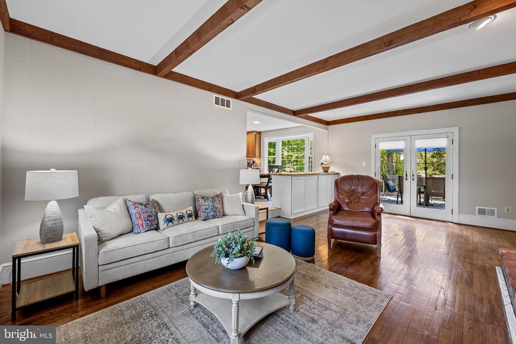 Image 14 of property listing at 467 YORKSHIRE DR, Severna Park, MD 21146