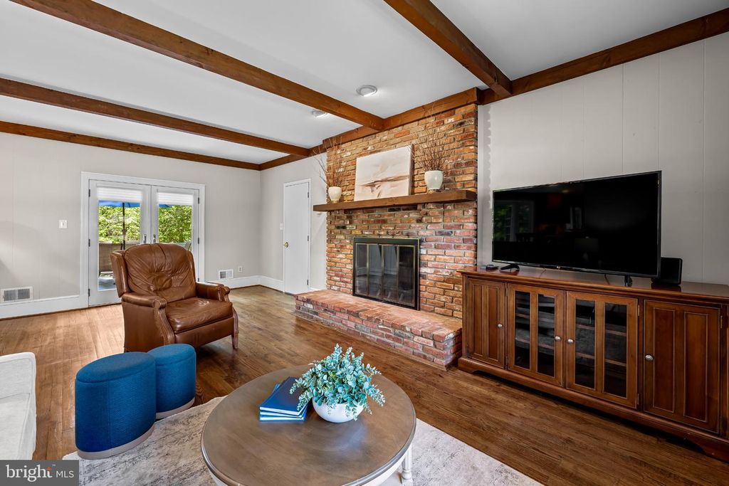Image 15 of property listing at 467 YORKSHIRE DR, Severna Park, MD 21146
