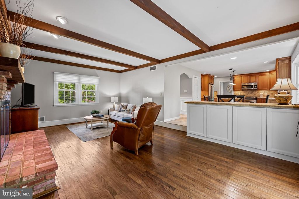 Image 16 of property listing at 467 YORKSHIRE DR, Severna Park, MD 21146