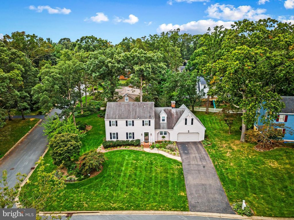 Image 2 of property listing at 467 YORKSHIRE DR, Severna Park, MD 21146