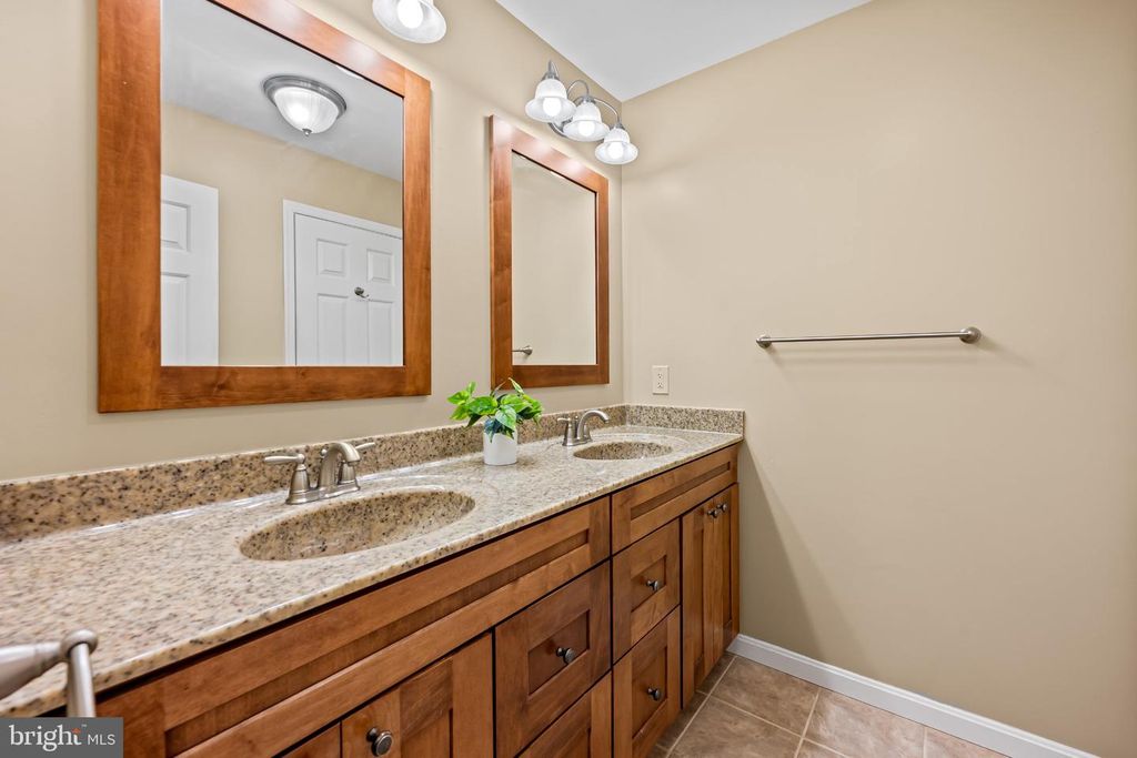 Image 20 of property listing at 467 YORKSHIRE DR, Severna Park, MD 21146