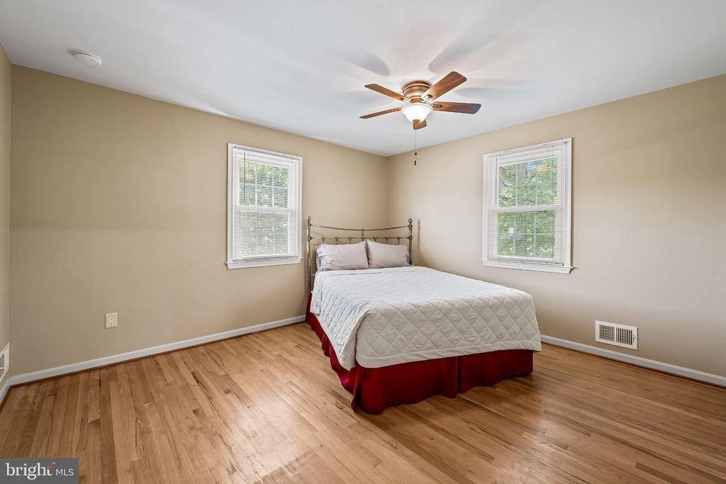 Image 22 of property listing at 467 YORKSHIRE DR, Severna Park, MD 21146