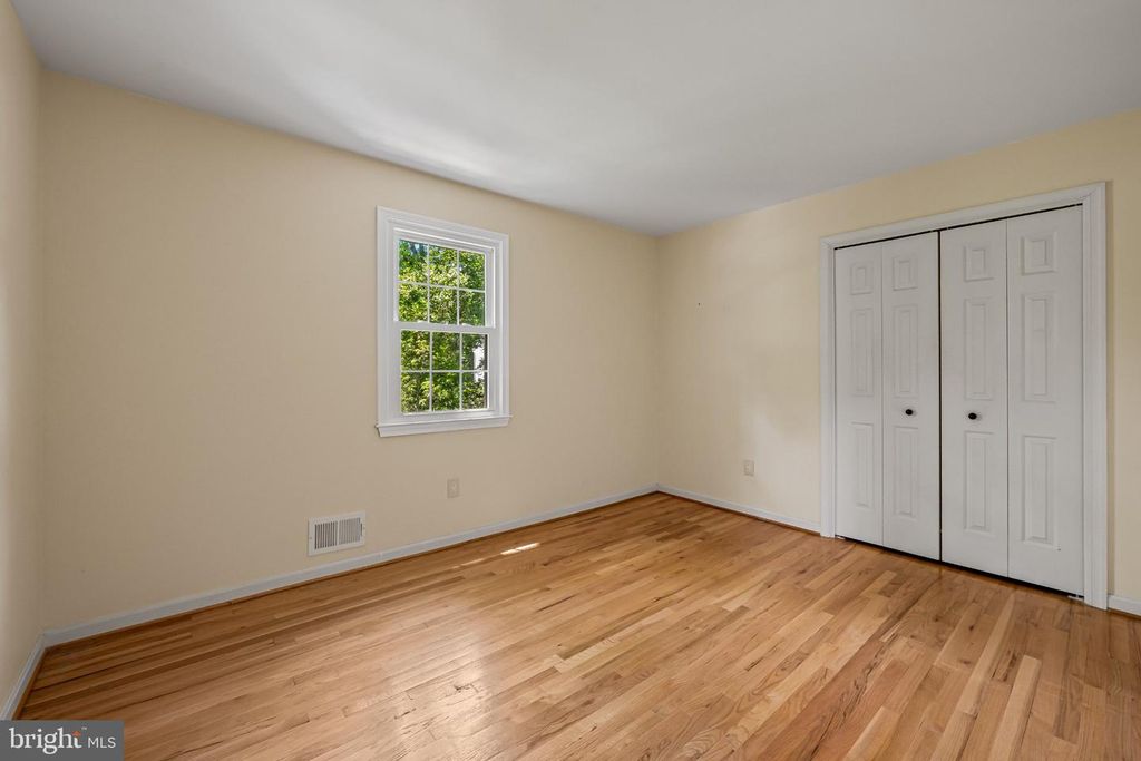 Image 24 of property listing at 467 YORKSHIRE DR, Severna Park, MD 21146