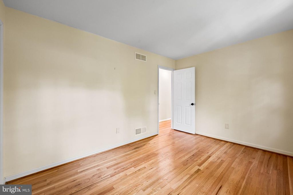 Image 25 of property listing at 467 YORKSHIRE DR, Severna Park, MD 21146