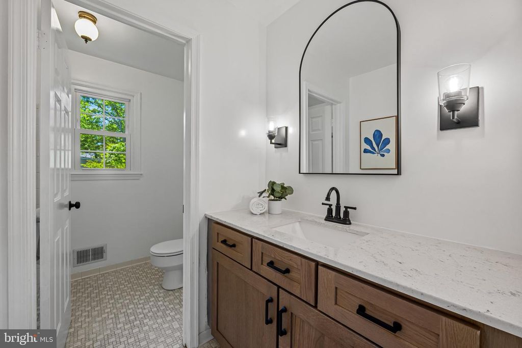 Image 26 of property listing at 467 YORKSHIRE DR, Severna Park, MD 21146