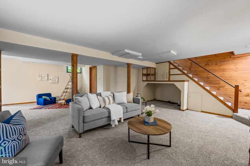Image 31 of property listing at 467 YORKSHIRE DR, Severna Park, MD 21146