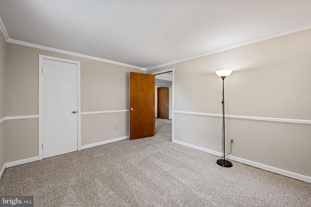 Image 34 of property listing at 467 YORKSHIRE DR, Severna Park, MD 21146