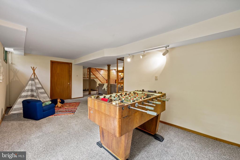Image 36 of property listing at 467 YORKSHIRE DR, Severna Park, MD 21146