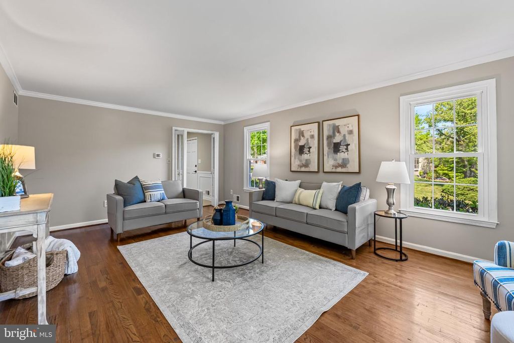 Image 4 of property listing at 467 YORKSHIRE DR, Severna Park, MD 21146