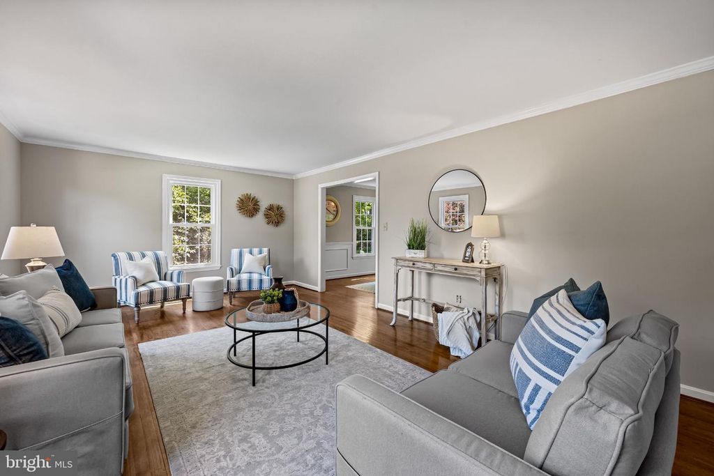 Image 5 of property listing at 467 YORKSHIRE DR, Severna Park, MD 21146
