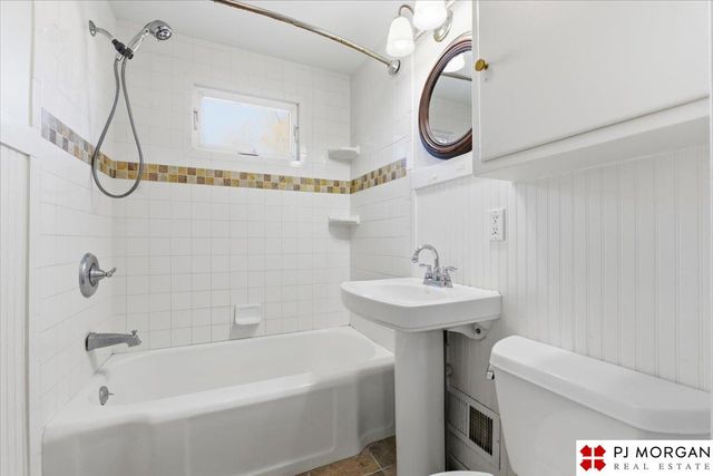 4912 William Street, Omaha, NE 68106